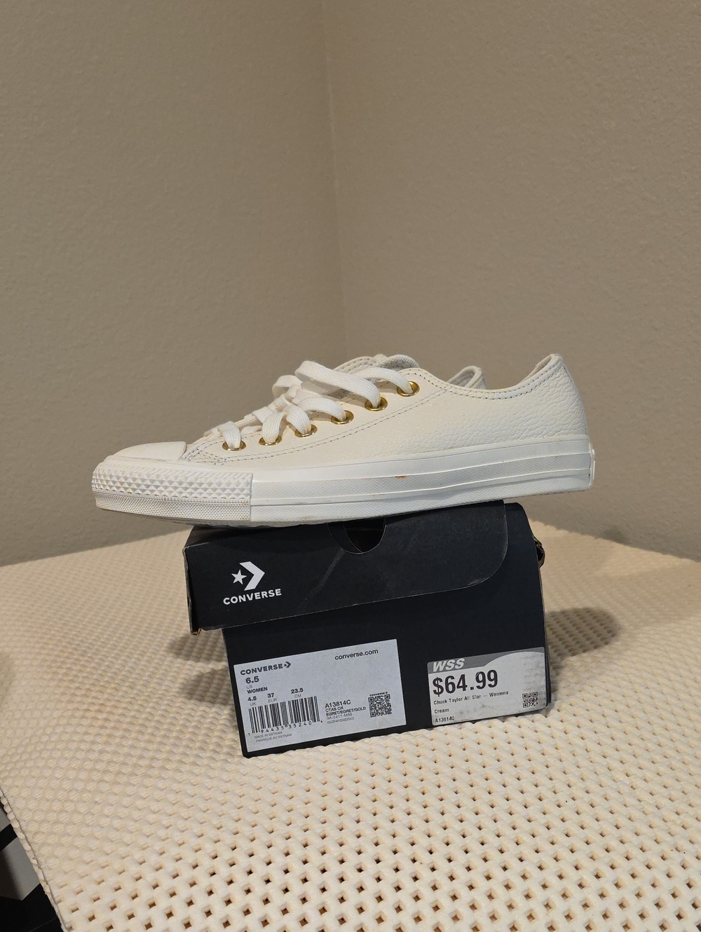 Converse Cream and White Low Top Chuck Taylor Sneakers 6.5 Womens Leather - Picture 3 of 8